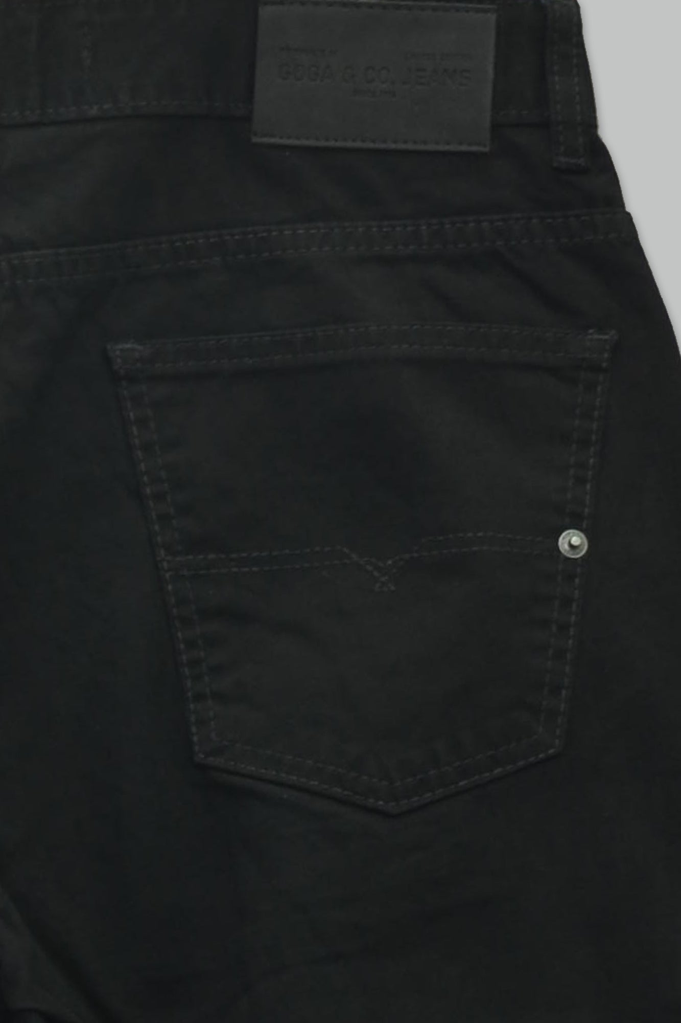 Pantalón Gabardina corte recto para hombre.