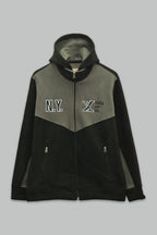 Sudadera polar para hombre, bordada con manga larga, bolsas frontales y cierre.