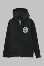Sudadera felpa Niño bordada con manga larga, capucha ajustable, bolsas frontales y cierre.