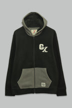Sudadera polar para hombre, bordada con manga larga, bolsas frontales y cierre.