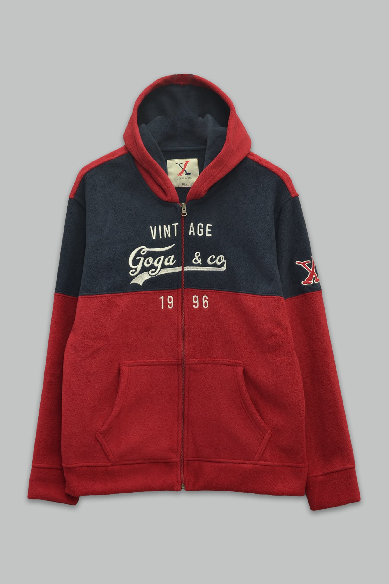 Sudadera polar para hombre, bordada con manga larga, bolsas frontales y cierre.