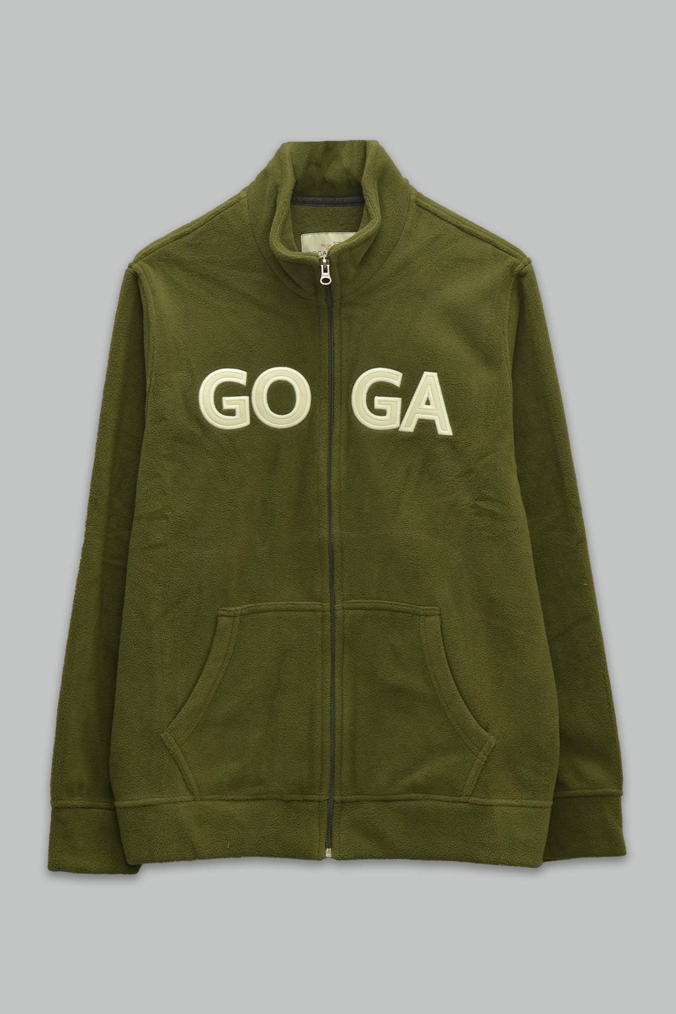 Sudadera polar bordada de cuello alto, con manga larga, bolsas frontales y cierre