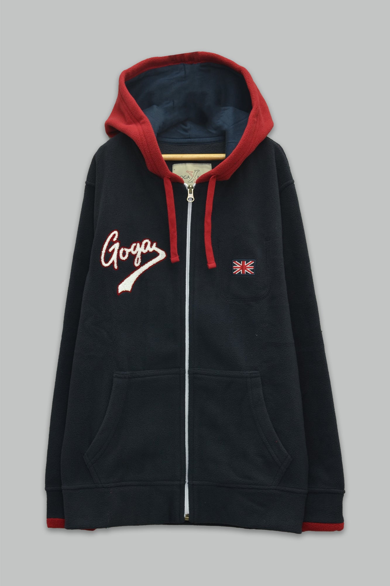 Sudadera polar para Niño bordada con manga larga, capucha ajustable, bolsas frontales y cierre.