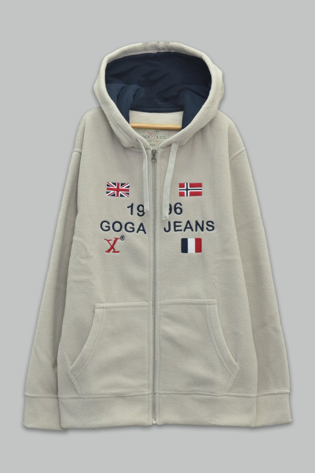 Sudadera polar para Niño bordada con manga larga, capucha ajustable, bolsas frontales y cierre.