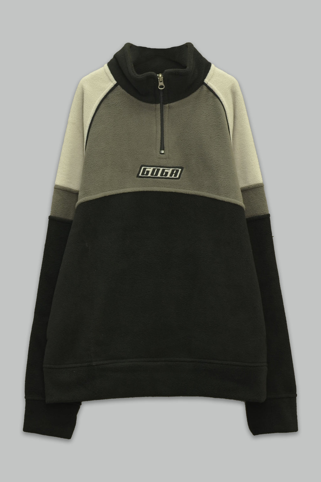 Sudadera polar para Niño bordada con manga larga, cuello alto, bolsas frontales y cierre.