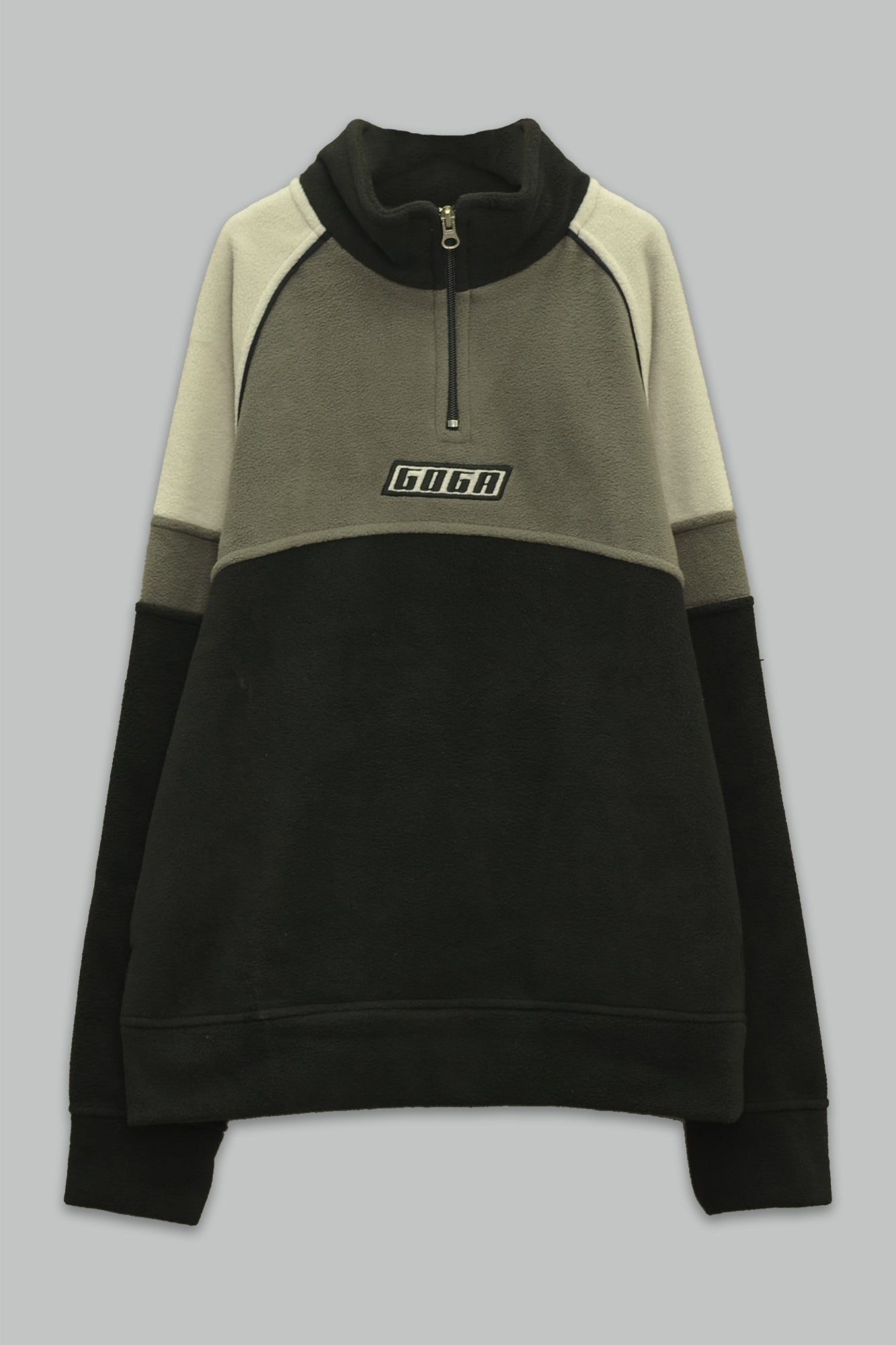 Sudadera polar para Niño bordada con manga larga, cuello alto, bolsas frontales y cierre.