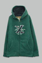 Sudadera polar para Niño bordada con manga larga, capucha ajustable, bolsas frontales y cierre.