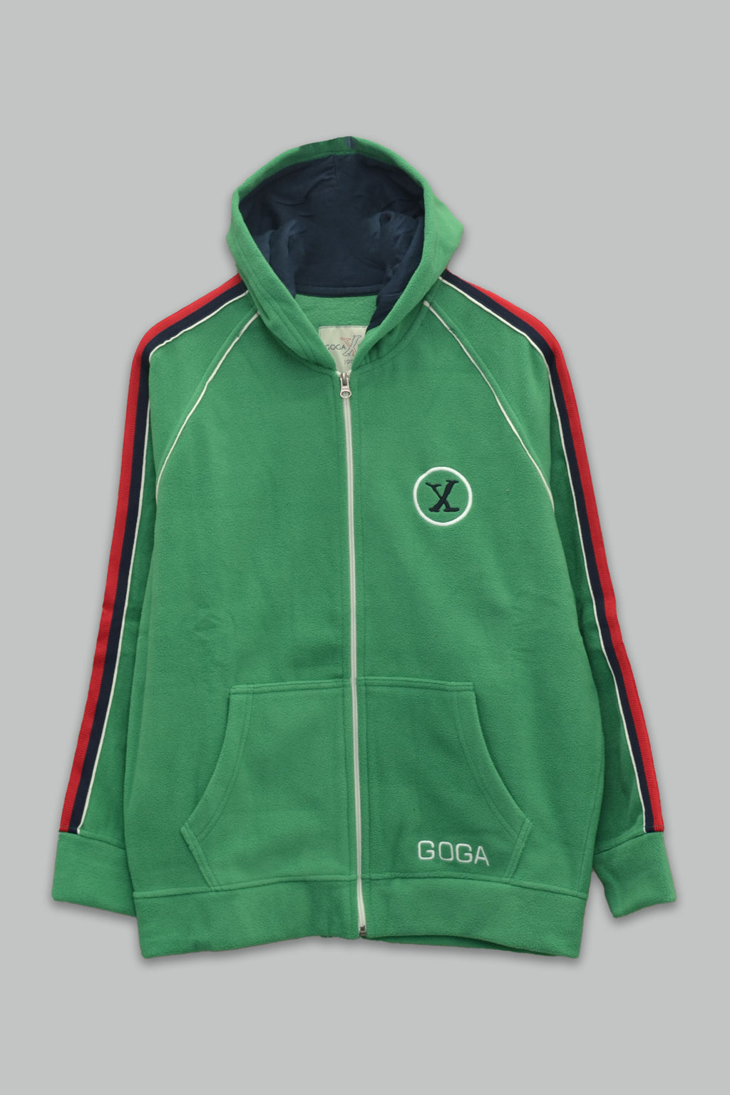Sudadera polar para hombre, bordada con manga larga, bolsas frontales y cierre.