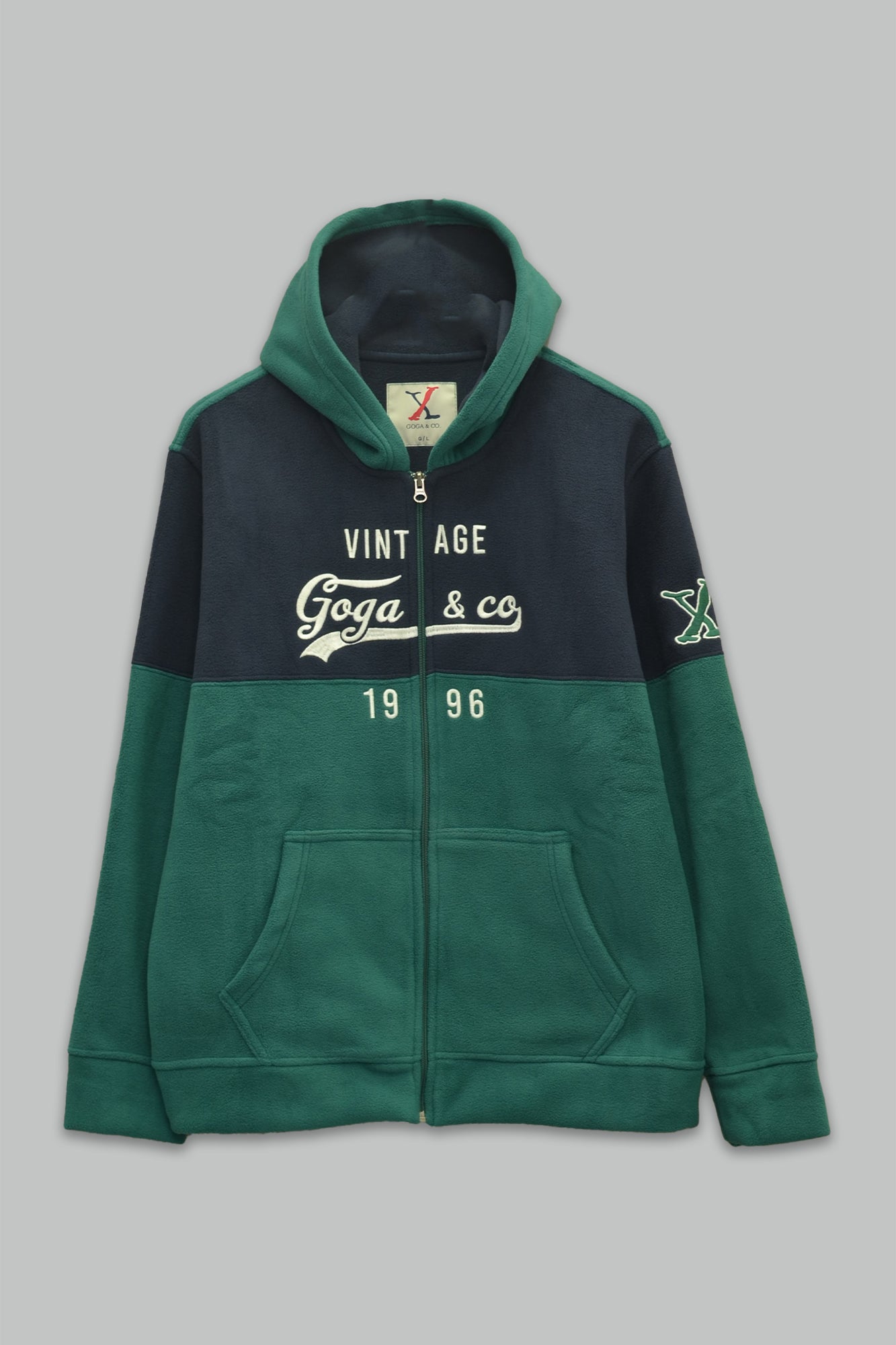 Sudadera polar para hombre, bordada con manga larga, bolsas frontales y cierre.