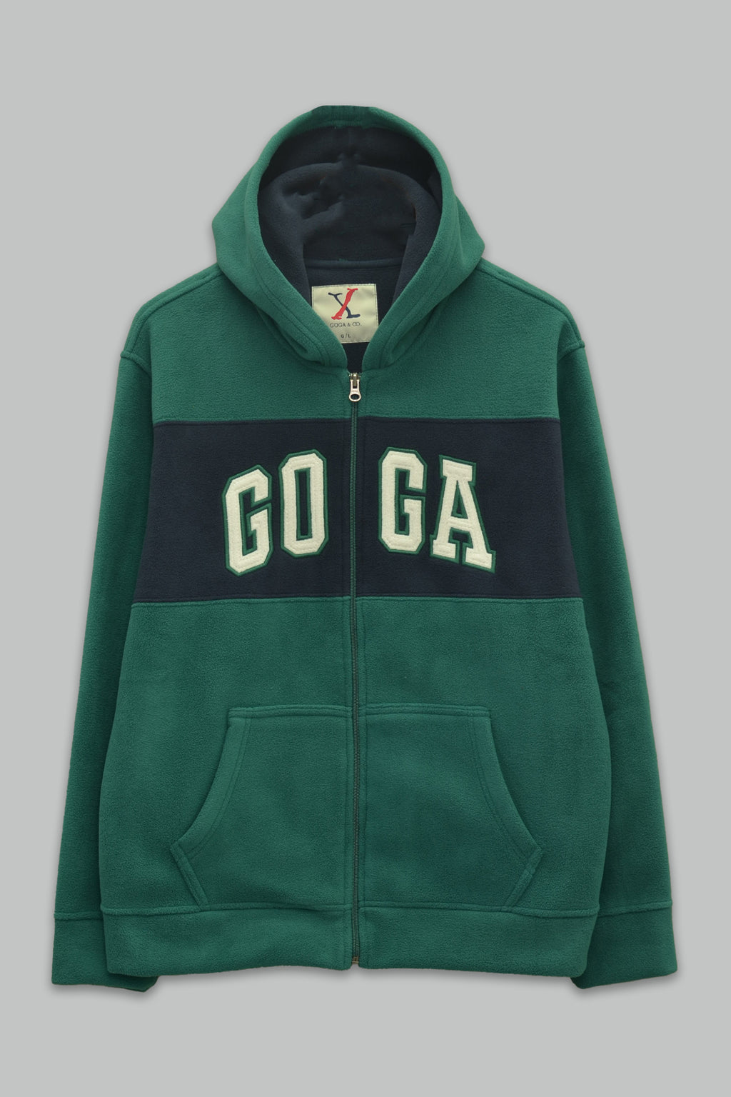 Sudadera polar para hombre, bordada con manga larga, bolsas frontales y cierre.