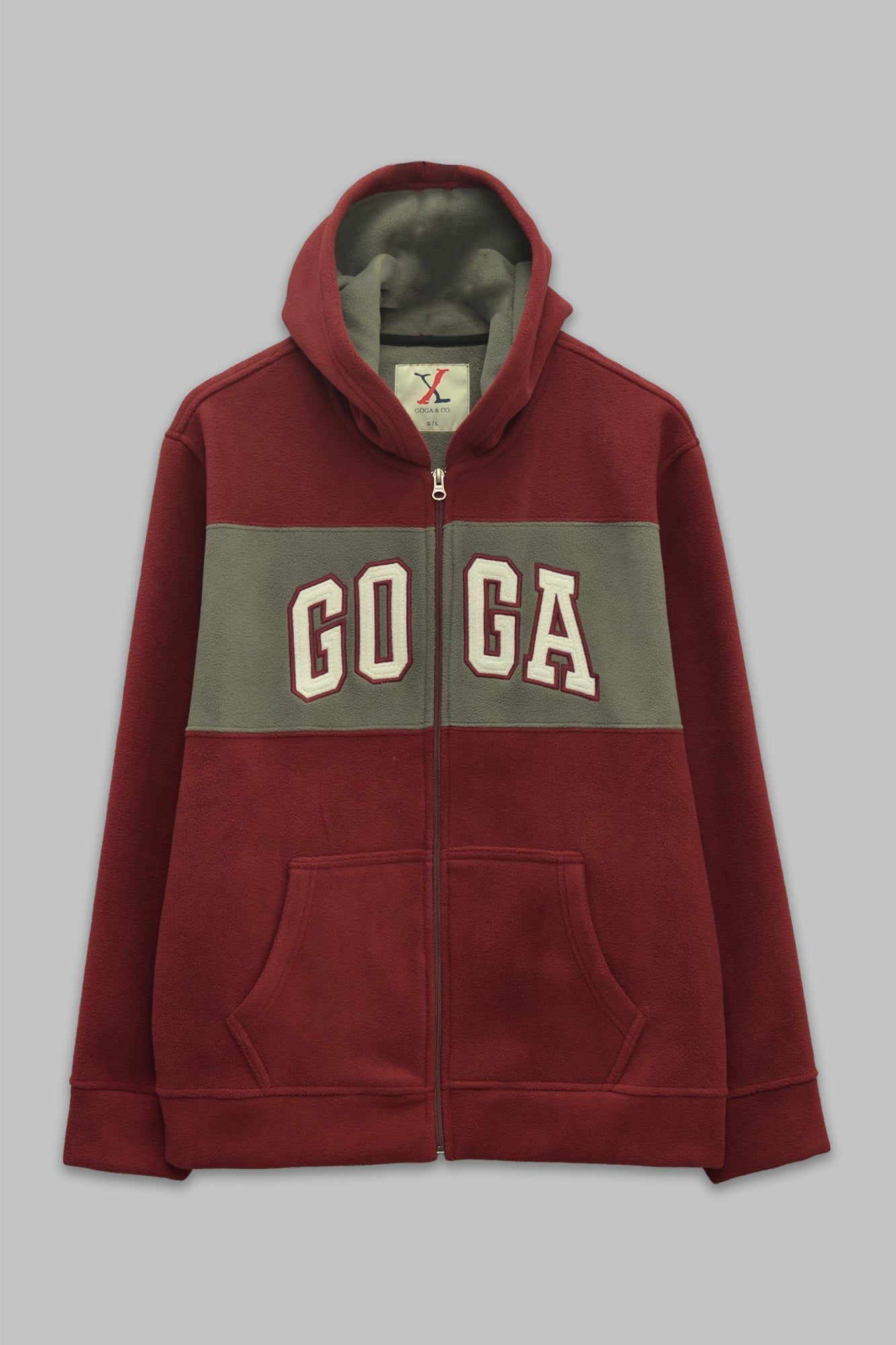 Sudadera polar para hombre, bordada con manga larga, bolsas frontales y cierre.