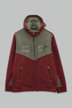 Sudadera polar para hombre, bordada con manga larga, bolsas frontales y cierre.